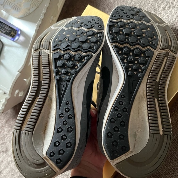 Nike Running Sneakers - Men’s Size 10; Gray & Black - Picture 5 of 10